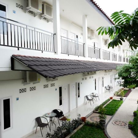 Reddoorz Near Mataram University Extérieur photo
