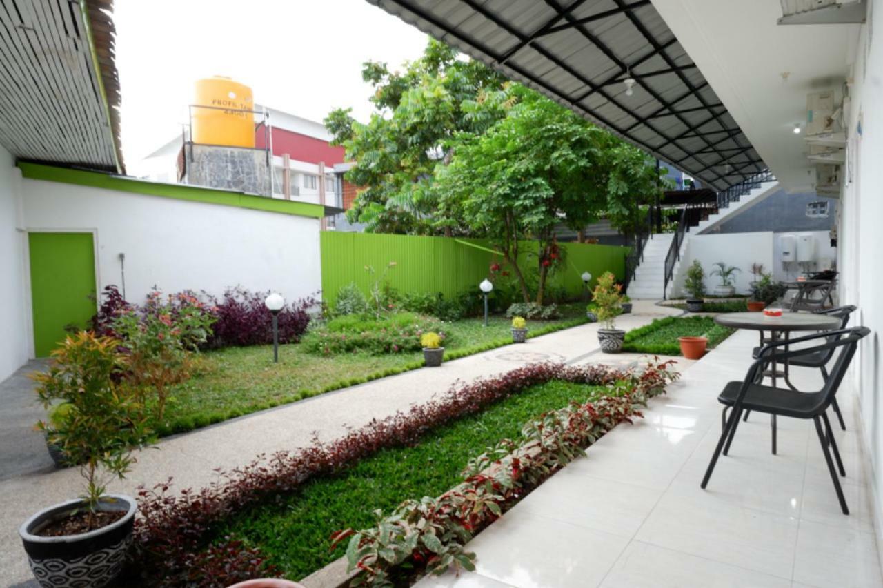 Reddoorz Near Mataram University Extérieur photo