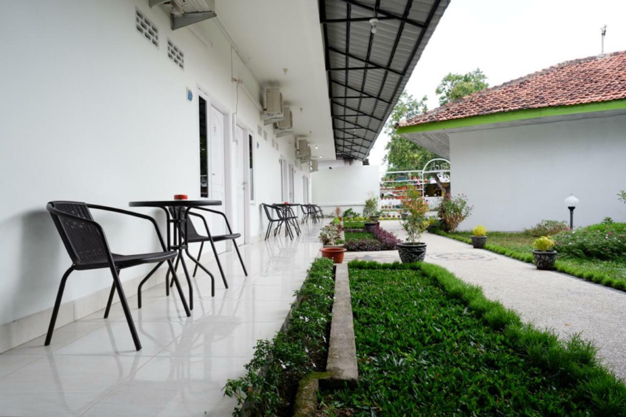 Reddoorz Near Mataram University Extérieur photo